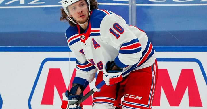 Артемий Панарин занял третье место в истории НХЛ по количеству очков в возрасте 32 лет