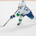 Евгений Бирюков получил приз «За верность хоккею»