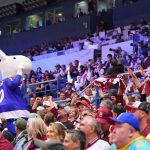Организаторы чемпионата мира по хоккею убрали флаг Украины на матче Казахстан — Латвия