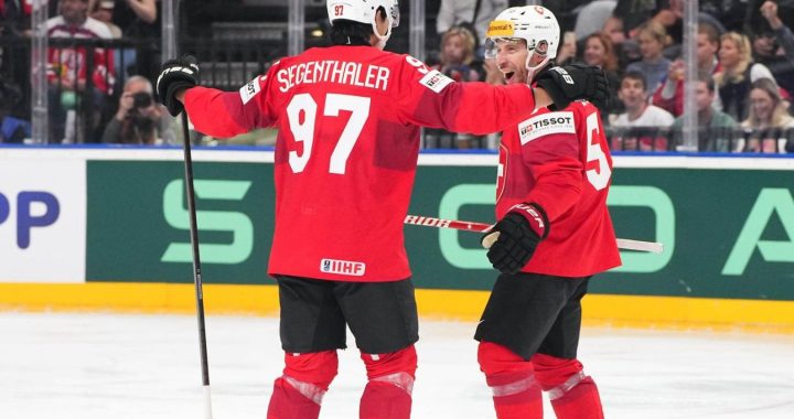Сборная Швейцарии разгромила команду Дании, забросив восемь безответных шайб