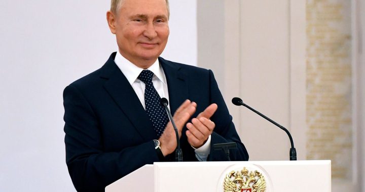 Владимир Путин поздравил участников «Золотой шайбы» с 60-летием рождения турнира