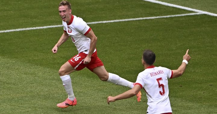 «Смешанные эмоции». Форвард сборной Польши Букса высказался об игре с Нидерландами