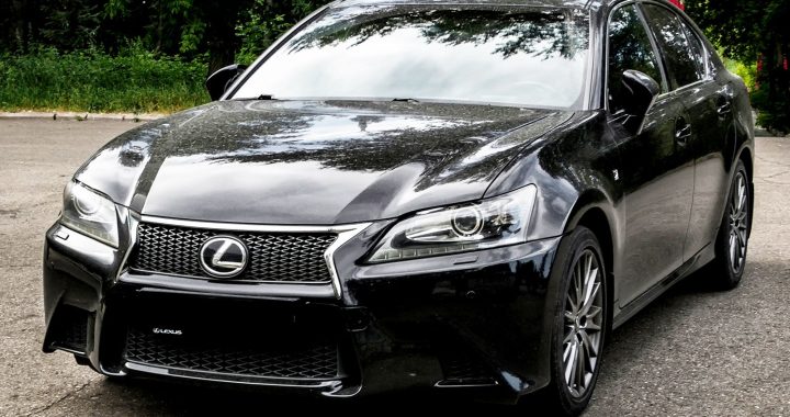 «Купил себе Lexus, а лучше бы сразу две квартиры». Экс-футболист «Зенита» рассказал о своих безрассудных тратах