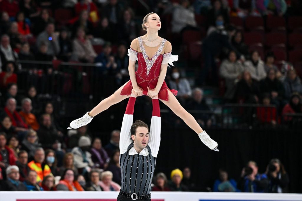 Анастасия Метёлкина и Лука Берулава выиграли короткую программу на этапе Гран-при ISU