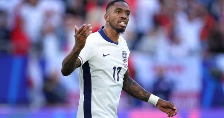 Форварда сборной Англии арестовали за удар головой в баре