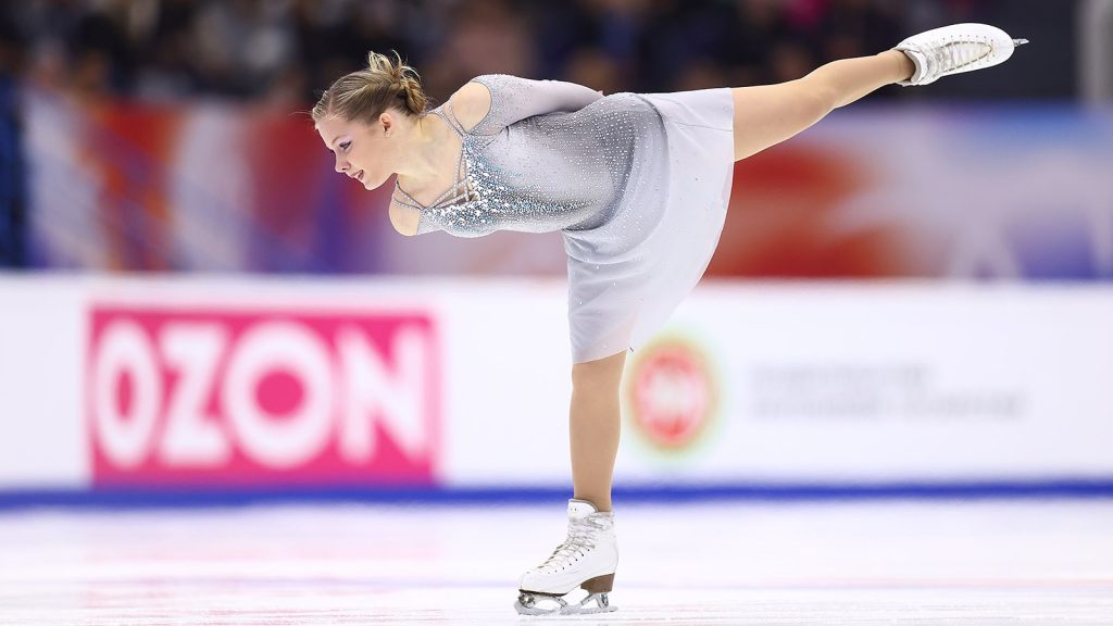 «Это точно впервые в мире!» Ученицы Плющенко исполнили параллельное сальто во время шоу в Минске