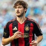 Алексей Миранчук назвал цену самой дорогой вещи в гардеробе: «Закрыл глаза и прислонил карту»