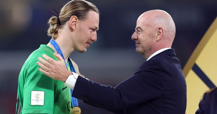 Сафонов исполнил танец в раздевалке «ПСЖ» после победы в Межконтинентальном кубке