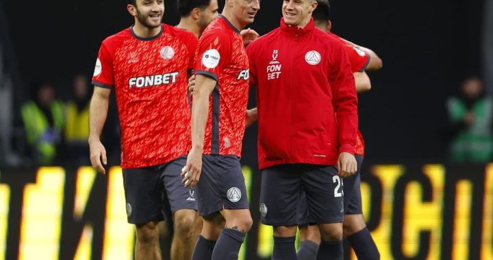 «Акрон» подаст претензию авиаперевозчику из-за задержки рейса перед игрой с «Зенитом»