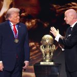 Белый дом просил ФИФА сделать для Трампа Премию мира размером, как Кубок мира — The Times