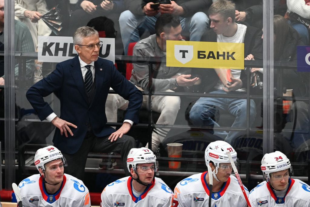 В СКА приструнили Ларионова, в «Локомотиве» спорят с Хартли. Чем удивляют клубы КХЛ? Запад