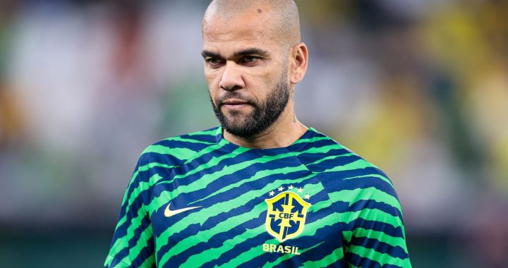 Дани Алвес намерен купить португальский футбольный клуб — Globo