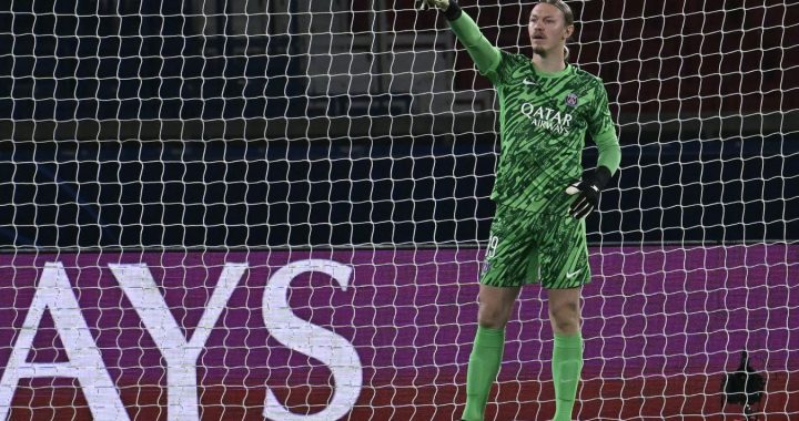 «Герой «ПСЖ» сегодня». Лига 1 опубликовала несколько постов об игре Сафонова с «Фламенго»