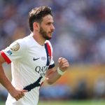 Хвича Кварацхелия опубликовал фото с медалью после победы «ПСЖ» в Межконтинентальном кубке