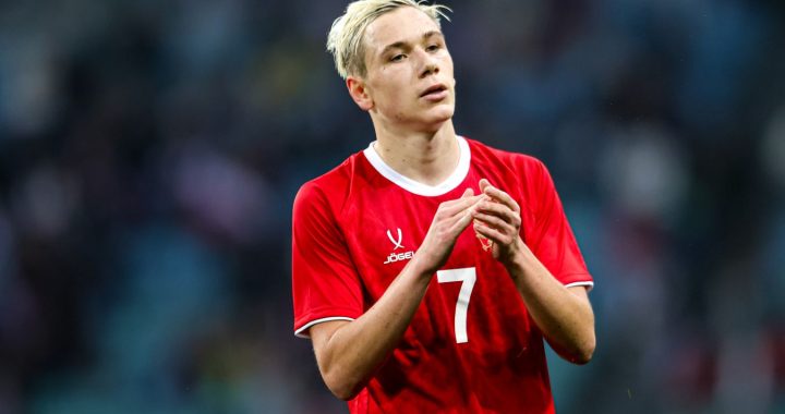 «Натренировал, получается». Батраков поздравил Сафонова с отбитыми пенальти