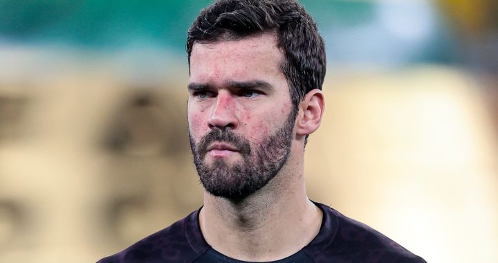 «Не думаю, что он хотел кого-то оскорбить». Вратарь «Ливерпуля» Бекер — о Салахе