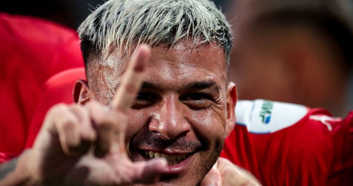 «Ошибся самолётом». «Локомотив» в шуточной форме обыграл сорвавшийся переход Веры летом