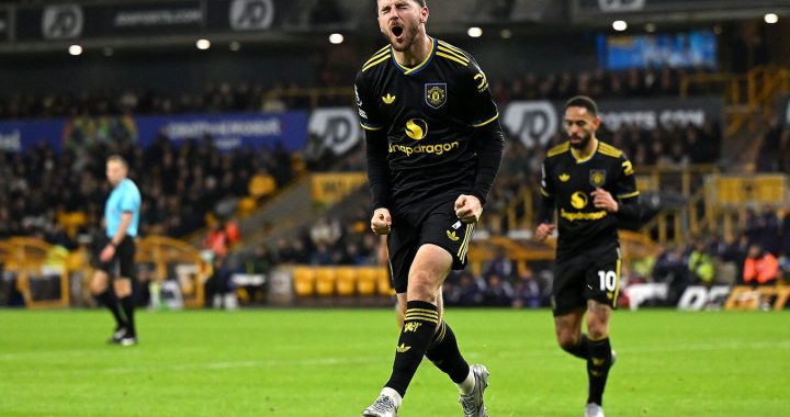 «МЮ» беспощадно снёс аутсайдера и обошёл «Ливерпуль». А первый гол — уморительно смешной