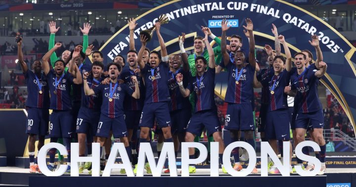 «ПСЖ» вручили трофей за победу в Межконтинентальном кубке ФИФА