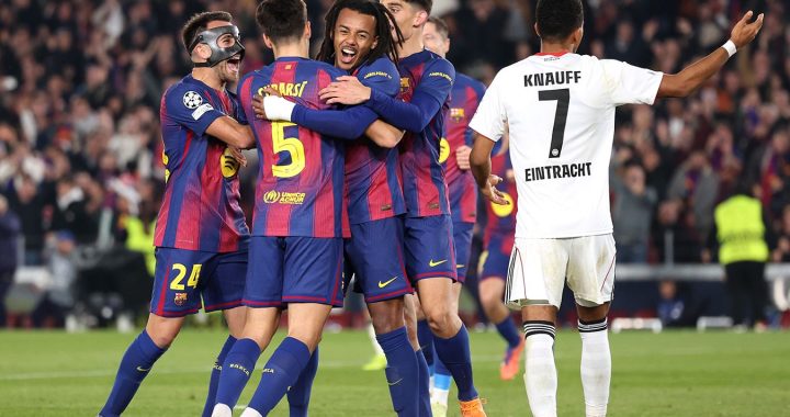 В УЕФА объявили наказания для «Айнтрахта» за поведение болельщиков на матче с «Барселоной»