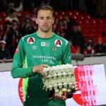 Мешок картошки, яйца и 5 гб интернета — самые необычные награды для футболистов