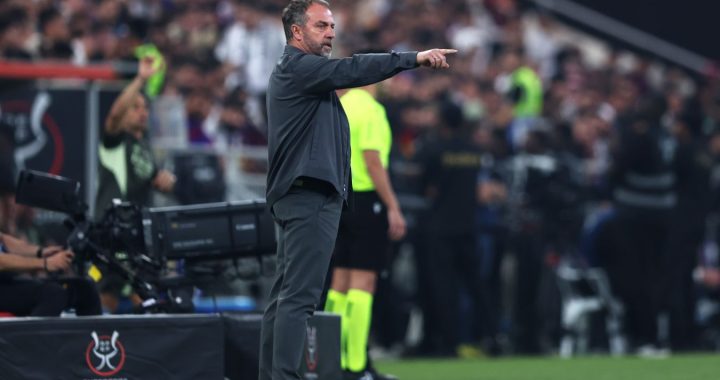 Флик убрал с поля хавбека Марка Касадо на 37-й минуте матча с «Атлетико» при счёте 0:3