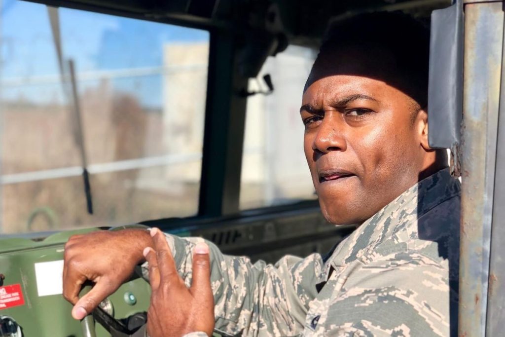 Ветеран ВВС США обвинил непобеждённого чемпиона UFC Чимаева в нападении в аэропорту Дубая