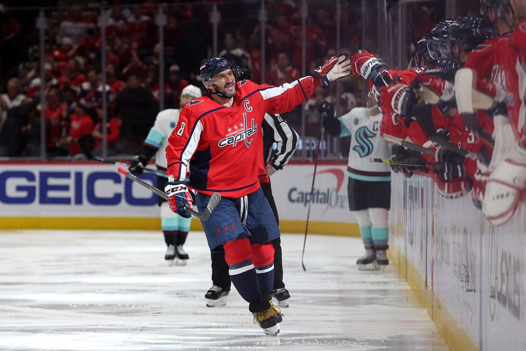 «1000 шайб выбьет и будет заканчивать». Владимир Крикунов — об Овечкине