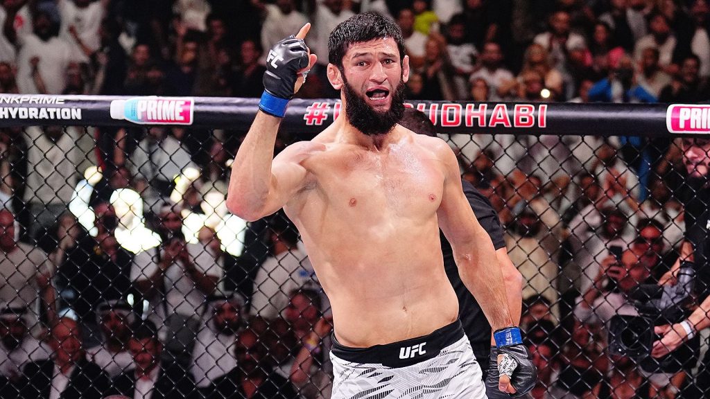 Чемпион UFC Чимаев намерен подраться со Стриклендом: американец отреагировал