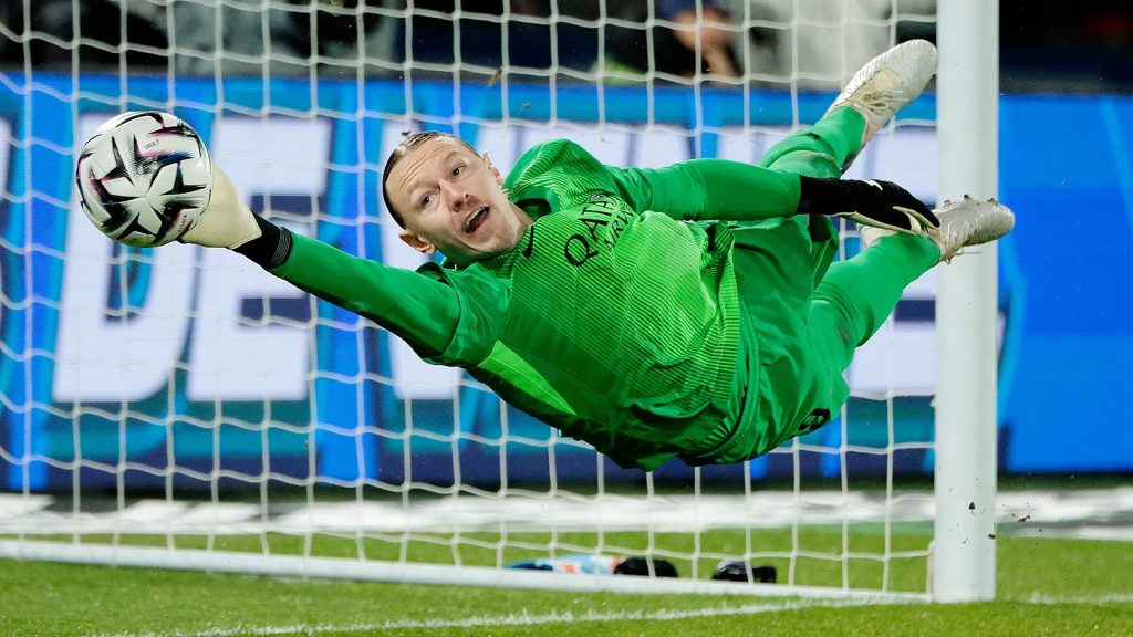 Видео: Матвей Сафонов совершил классное спасение в матче «Челси» — «ПСЖ»
