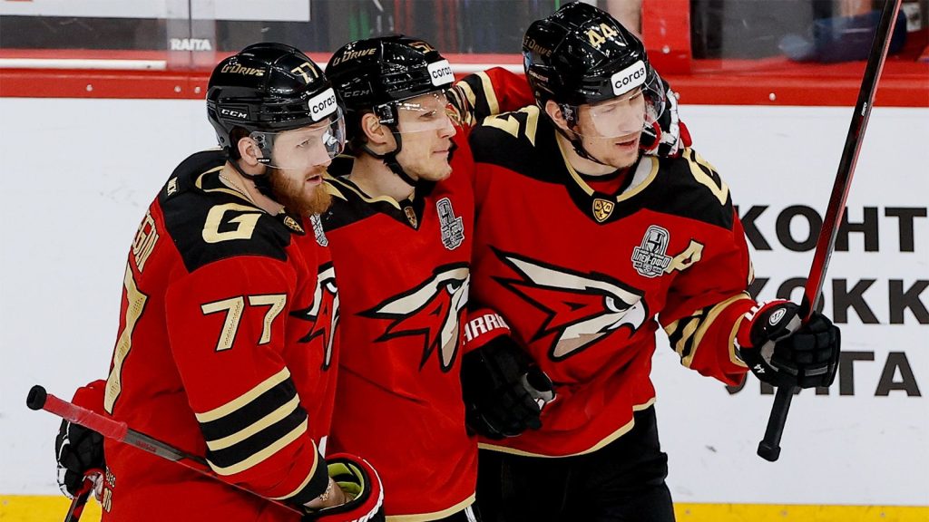 Шарипзянов похвалил форвардов «Авангарда»: «Без них я бы свои очки не набрал»