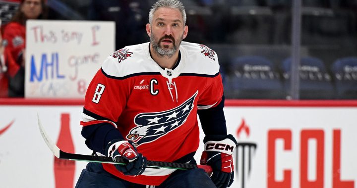 Тюкавин поздравил Овечкина с 1000-м голом в НХЛ: «Верю, что Саня обойдет Гретцки. Вся страна болеет за него»