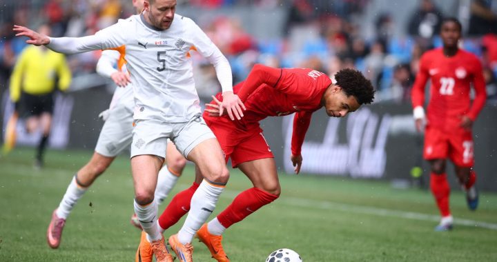 Дубль Дэвида с пенальти помог сборной Канады не проиграть команде Исландии