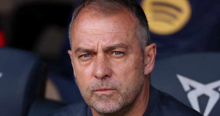 Лапорта анонсировал продление контракта Флика с «Барселоной» до 2028 года — Goal