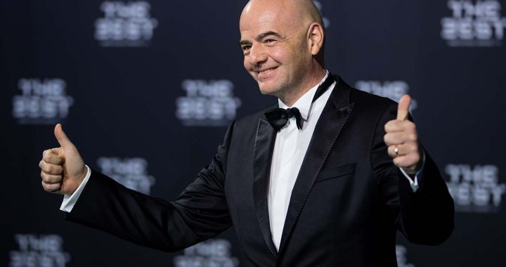 Президент ФИФА призвал удалять игроков, которые прикрывают рот во время конфликтов на поле