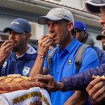 Сборную Никарагуа встретили в Краснодаре караваем и песнями перед матчем с Россией