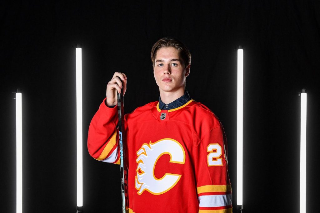 Шайба Гридина не спасла «Калгари» от поражения в матче с «Анахаймом»