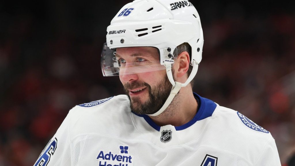 Кучеров забросил первую шайбу в плей-офф НХЛ-2026