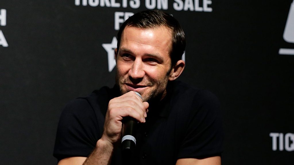 Рокхолд дал совет Чимаеву, как победить Стрикленда: «Не полагайся на тейкдауны»