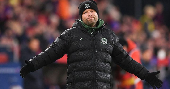 Тренер «Краснодара» Мусаев: «Ахмат» специально сдул мячи, не постриг поле»