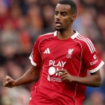 Арне Слот объяснил, почему Александер Исак не играл в кубковом матче с «Манчестер Сити»