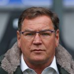 «Чувствую себя таким беспомощным». Тренер сборной Польши — после матча со Швецией