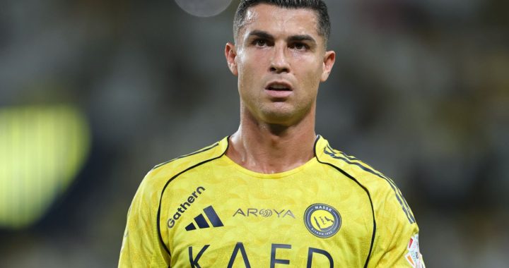 Экс-игрок сборной Швеции призвал Криштиану Роналду завершить карьеру