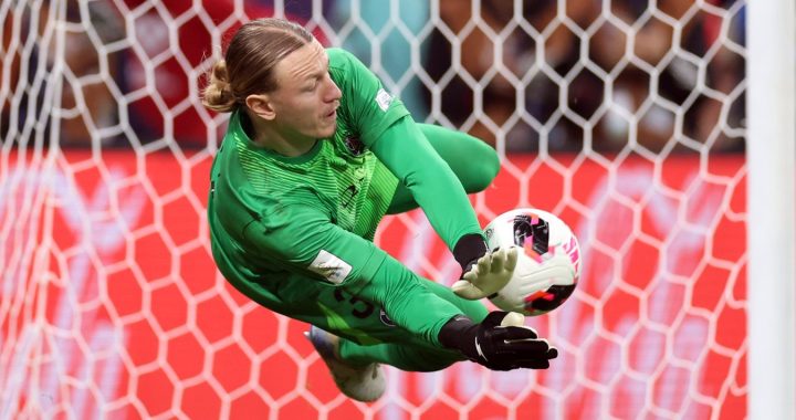 Экс-вратарь «ПСЖ» оценил шансы Сафонова сыграть с «Ливерпулем» после ошибок с «Тулузой»