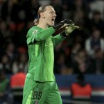 Фото: Сафонов не зафиксировал мяч после углового «Тулузы», который привёл к голу