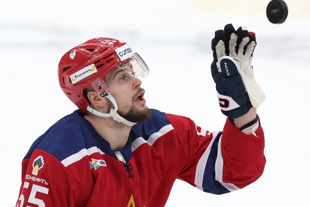 ЦСКА сохранил ведущего защитника, «Автомобилист» анонсировал изменения. Итоги дня в КХЛ