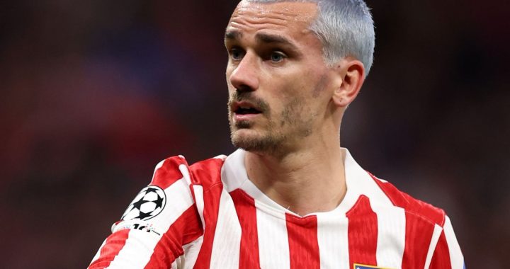 Гризманн праздновал с фанатами победу «Атлетико» над «Барселоной» и последним покинул поле