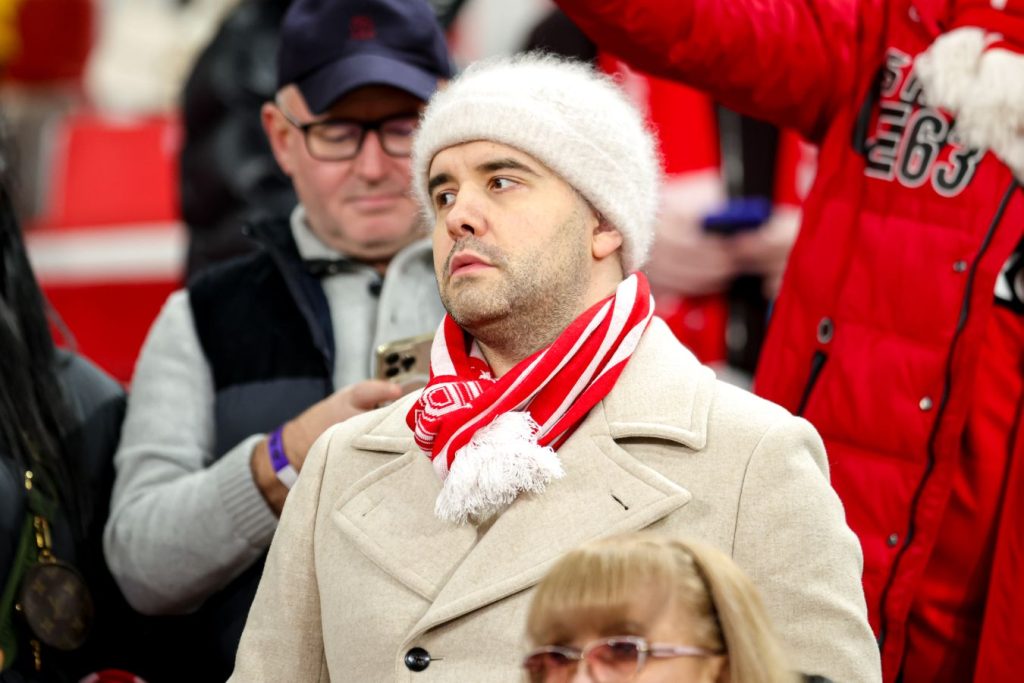 Непомнящий шутливо отреагировал на очковый отрыв Синдарова на Турнире претендентов — 2026