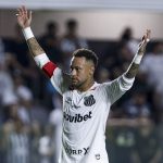 «Проявляет неуважение к игрокам». Неймар раскритиковал арбитра из-за своей жёлтой карточки