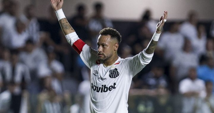 «Проявляет неуважение к игрокам». Неймар раскритиковал арбитра из-за своей жёлтой карточки